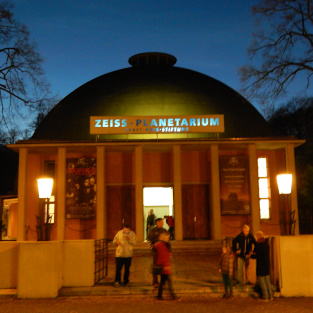 Planetarium
                                        Jena, Auenansicht